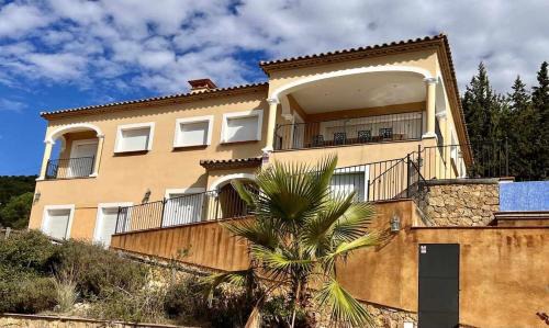 Calonge Villa | Casa Mas Ambros con piscina desbordante