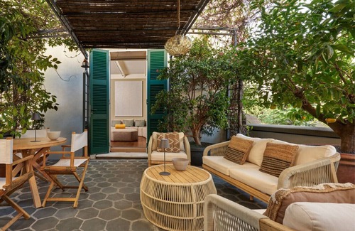 Testaccio Apartment | Casa Mastroianni & Loren with Terrace by Hostalia