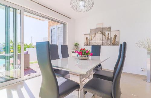 Correeira Villa | Casa Migui Design Villas By ALzira