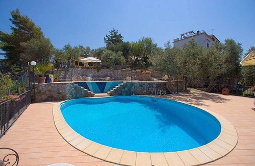 Marina di Puolo House | Casa Milli B: A cozy apartment situated on a promontory facing the sea.