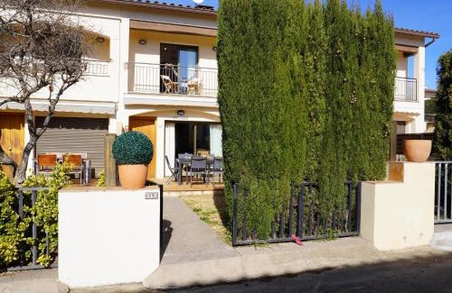 Torroella de Montgri House | Casa moderna con piscina comunitaria, cerca de L'Estartit y actividades en la playa - ES-323-51