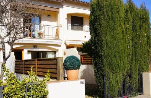 Torroella de Montgri House | Casa moderna con piscina comunitaria, cerca de L'Estartit y actividades en la playa - ES-323-51