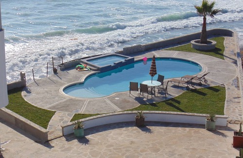Playas de Rosarito Villa | Casa Brisa Mar - Ocean front - Pool - Jacuzzi - Fire Pit