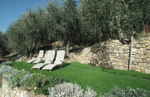 Diano San Pietro Apartment | Casa Nelle Rose 2, Giardino e Vista Sulla Valle