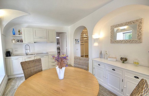 Positano City Centre House | Casa Ninnolo: A bright and sunny two-story independent house situated in a central location, at a short distance from the beach, with Free WI-FI.