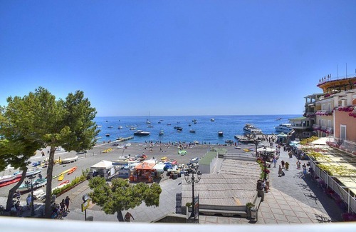 Positano City Centre House | Casa Ninnolo: A bright and sunny two-story independent house situated in a central location, at a short distance from the beach, with Free WI-FI.
