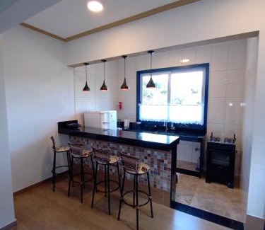Ouro Preto Apartment | Casa nova com suítes amplas