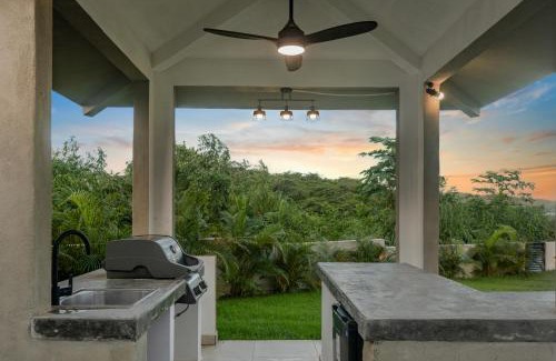 Las Escobas del Venado Apartment | Casa Ola - Tropical Beachside Escape