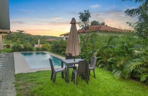 Las Escobas del Venado Apartment | Casa Ola - Tropical Beachside Escape