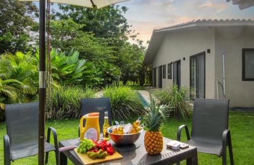 Las Escobas del Venado Apartment | Casa Ola - Tropical Beachside Escape
