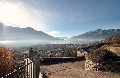 Vercana House | Casa Osmanto L: A cozy and welcoming apartment situated at a short distance from the shores of Lake Como, with Free WI-FI.