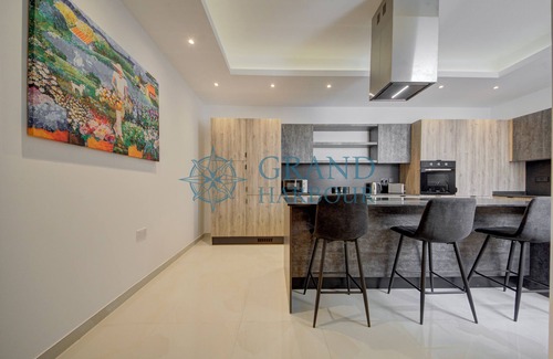 Ghaxaq House | Casa Paradiso in Ghaxaq - Private Rooftop Pool