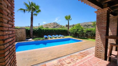 Alora Ski Chalet | CASA PEPE Y MARI CON PISCINA