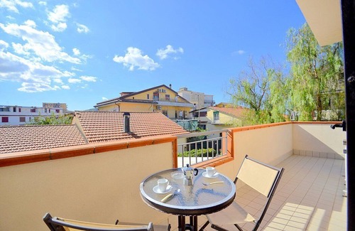 Agropoli House | Casa Pesca A: A modern and graceful apartment situated at a few steps from a sandy beach, with Free WI-FI.