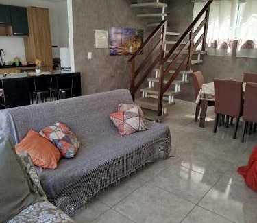 Alto Ribeirao Leste House | Casa próximo a Praia Morro das Pedras e Aeroporto com garagem para 2 carros