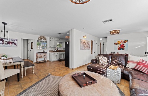 Waddell House | Casa Ranchito lil bit country