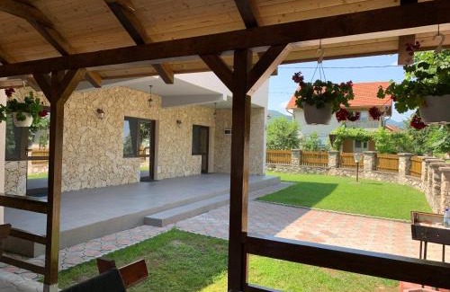 Eselnita House | Casa Roka