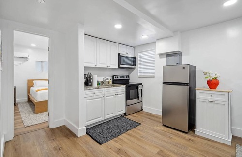 Hollywood South Central Beach Apartment | Casa Roselle 3 in Hollywood