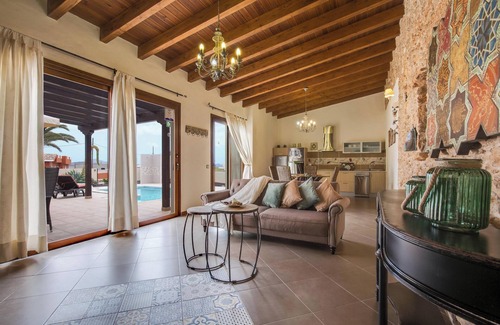 Tuineje House | 'Casa Rural La Morisca' with Mountain Views, Pool, Wi-Fi, Garden and Air Conditioning