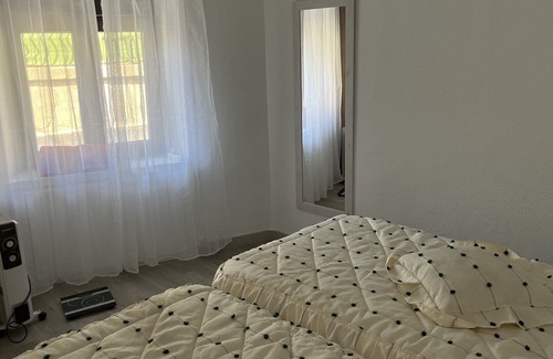 Burgohondo House | Casa Rural, old stone house