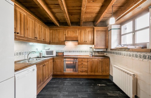 Casarilh Ski Chalet | Casa Salient by Totiaran; fabulous Family home in Casarilh town