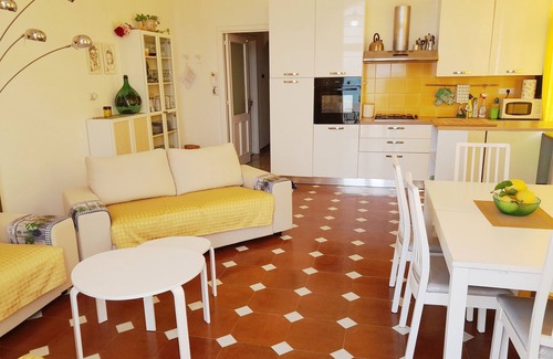 Vietri sul Mare Apartment | Casa Sebastian - with large seaview-terrace, only a few steps from the beach