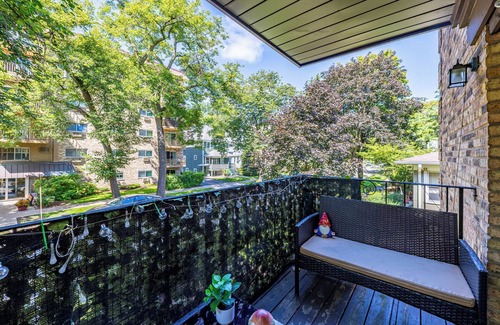 Forest Park Condo | Casa Serenità: Downtown Forest Park, Close to Trains, Parking