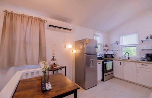 Caye Caulker Apartment | Casa Sirena Belize - Sirena House Caye Caulker, King Size Bed w/Pool!