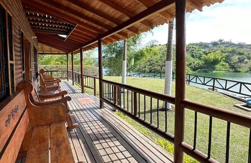 Guatape Boat Rental | Casa Sobre la Represa de Guatapé