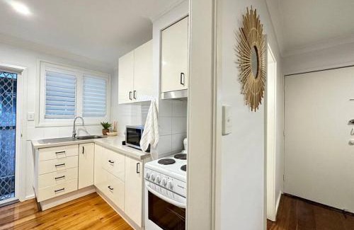 Towradgi Apartment | Casa Solé - Calm 1BR Escape by Towradgi Beach