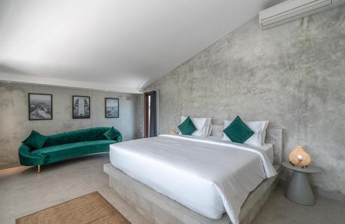 Munggu Villa | Casa Solo - Chic Industrial 1BR Villa Close to Pererenan Beach