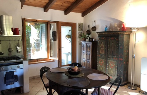 Asti Cottage | Casa Sonny: cottage in magical garden 3km from the historic center of Asti