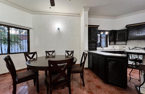 La Paz House | Casa Sonora Cheerful 3BR Home close to dtwn with small pool