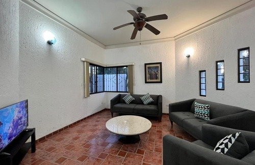 La Paz House | Casa Sonora Cheerful 3BR Home close to dtwn with small pool