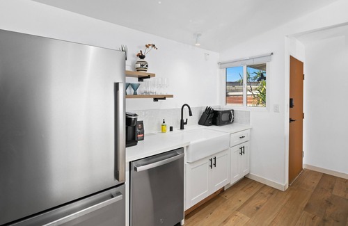 Serra Mesa House | Casa Sunset cozy home in central SD, views, fire pit, and games & pet friendly!