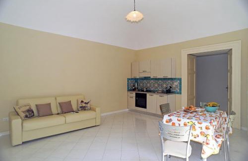 Meta Apartment | Casa vacanza "Nonna Matilde" a Meta di Sorrento, 600mt dal mare, casa per 4