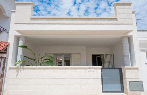 Sant'Isidoro Apartment | Casa Vacanze Acquamarina a Sant Isidoro a 100 m dal mare