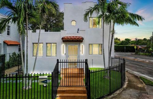 Buena Vista House | Casa Verde Design District 5br Hot Tub