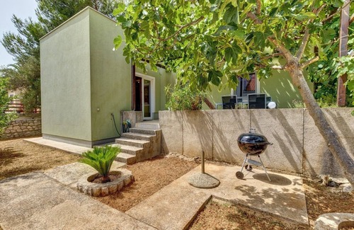 Artatore House | Casa Verde, located in the village Artatore, 150 m distance from the sea, for 5 people.
