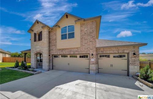 Killeen House | Casa Verona- spacious 5 br/3.5 ba in H Heights