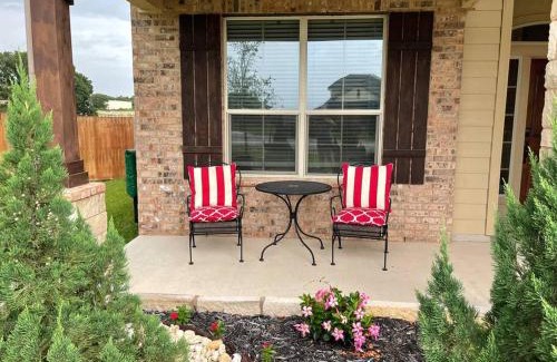 Killeen House | Casa Verona- spacious 5 br/3.5 ba in H Heights