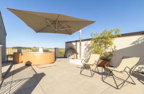 Scurzolengo House | Casa Verrua: relaxation in Monferrato with pool, hot tub and belvedere