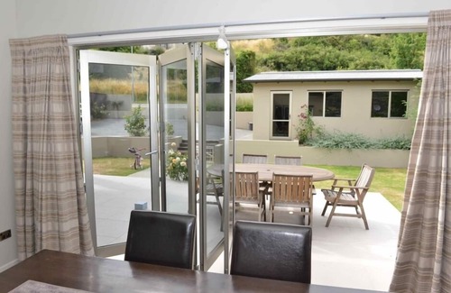 Frankton House | Casa via Lago (House on the Lake)