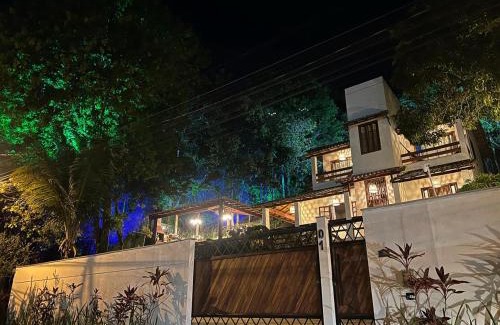 Taperapua Beach House | Casa Village - 450m da praia de Taperapuan, na rua da Arena Axé Moí!
