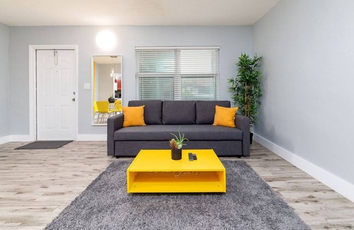 Coral Shores Apartment | ★ ☆★ ☆★ Casa Zebra ★ ☆★ ☆★ Less Than a Mile Away From the Beach