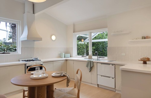 Glenelg South House | Casabā | Coastal Chic 2-bedroom Maisonette