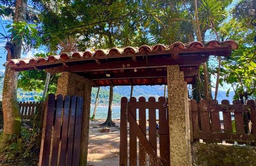 Mangaratiba House | Casarão Pé na Areia
