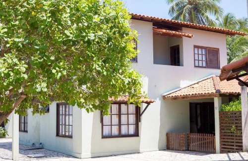 Barra Mar House | Casasveraneio casa top com 3 suítes com ar condicionado a 100 m da Praia - Barra de São Miguel, 7 minutos do gunga e 3 da praia bonita e conchas ! Área gourmet particular com churrasqueira , chuveirão !condomínio com muito verde,piscina de 10m!
