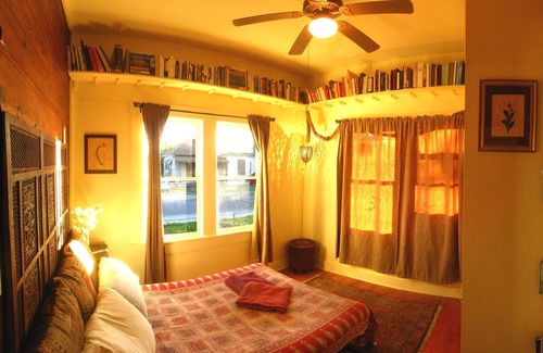 Midtown House | Casbah near the River Walk And Pearl Brewery - Hop N' A Skip To Downtown
