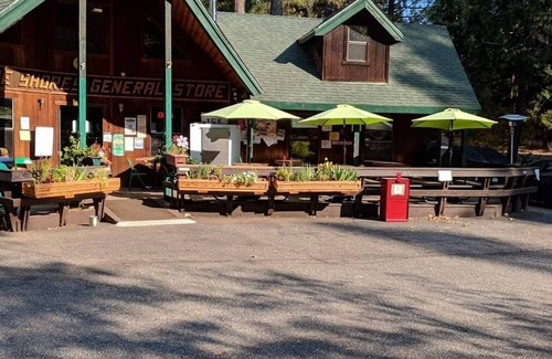 Nevada City House | Cascade Caravan in the Sierra Foothills and within minutes of Scott's Flat Lake.